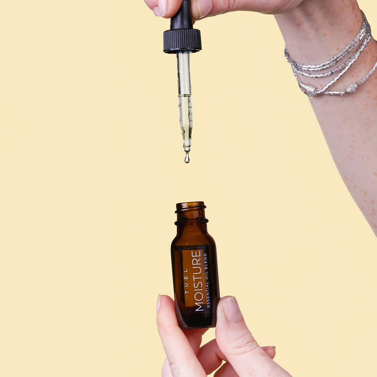 TUEL MOISTURE NOURISHING ESSENTIAL OIL BLEND