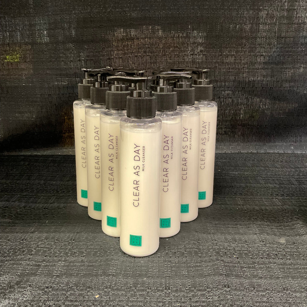 TUEL CLEAR AS DAY MILK CLEANSER