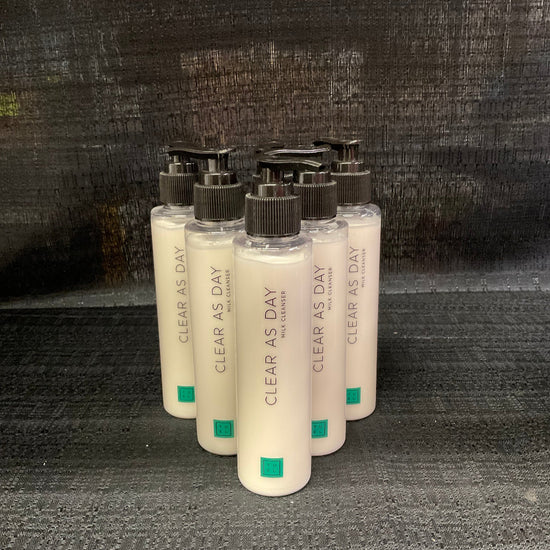 TUEL CLEAR AS DAY MILK CLEANSER
